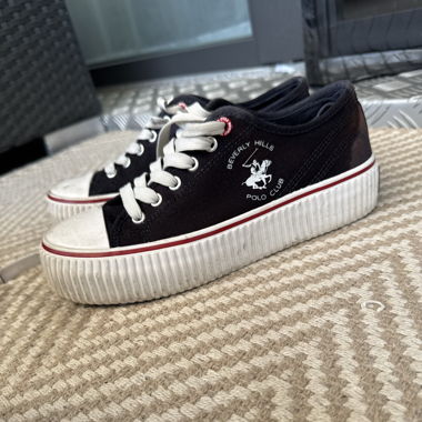 Sneaker