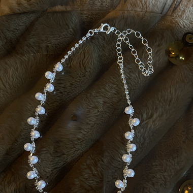 Chain pearls with crystals