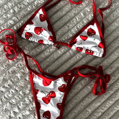 Bikini a ciliegie