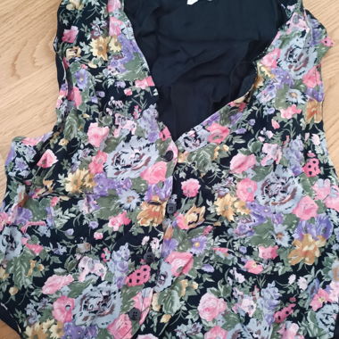 Gilet floral avec patte boutonnée