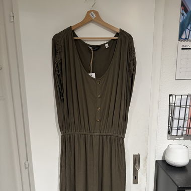 Robe kaki