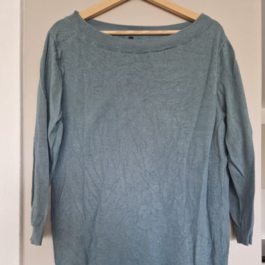 Fashionable green/blue/gray light jumper