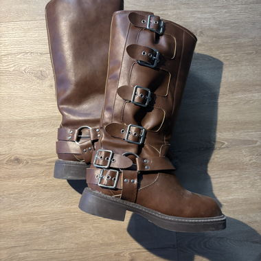 brown biker boots
