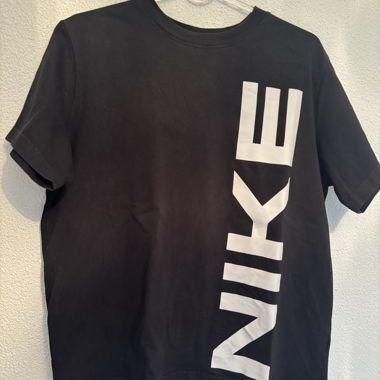 The Nike Tee T-Shirt S