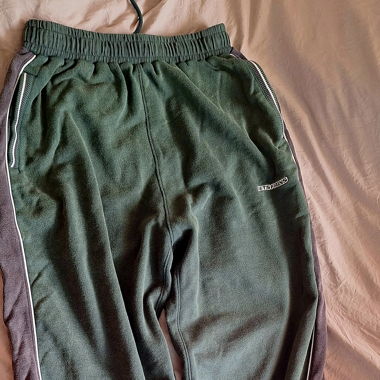 Pantalon de jogging vert à rayures