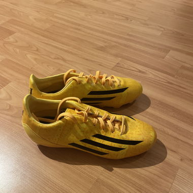 Messi F10 Fussball Nockenschuhe