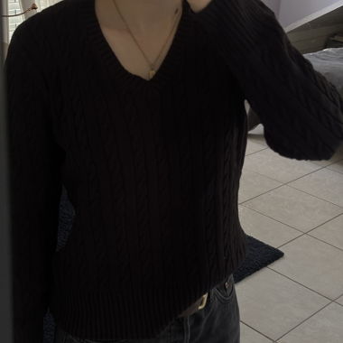 Schwarzer Strickpullover