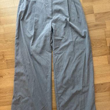 Pantalon en tissu gris pour femme H&M, taille 42