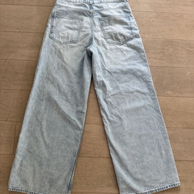 Lange Hellblaue Hose