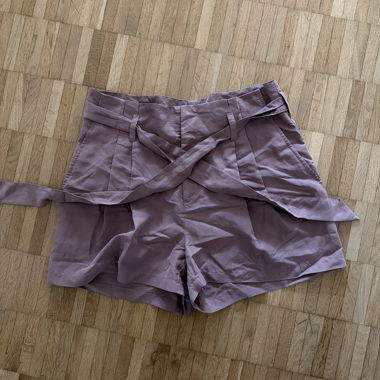 Shorts lilas avec cordon à nouer