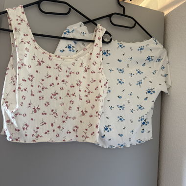 Top floreali in set da 2