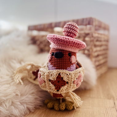 Gehäkelte Rotkehlchen-Amigurumi-Plüschfigur