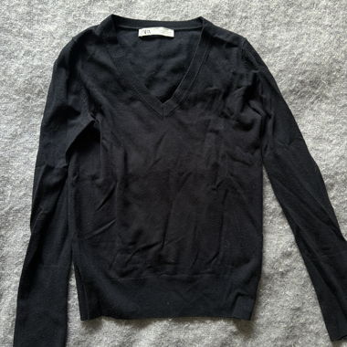 Pull noir à col V