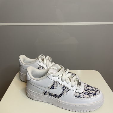 Nike Sneakers mit Dior Muster