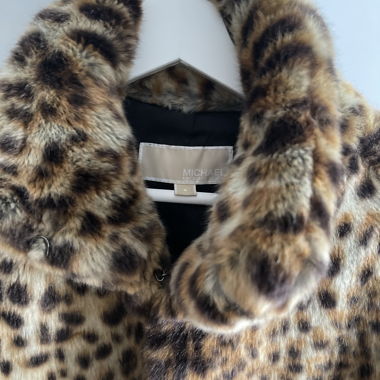 Cappotto in ecopelliccia leopardato
