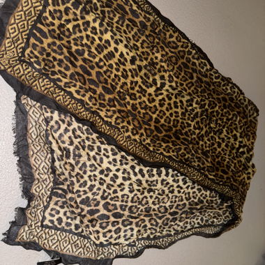 Sciarpa GUESS con stampa animalier