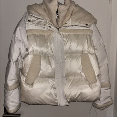 Giacca trapuntata HUGO BOSS con pelliccia teddy, crema