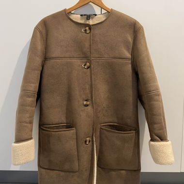 Coat with beige faux-fur lining M