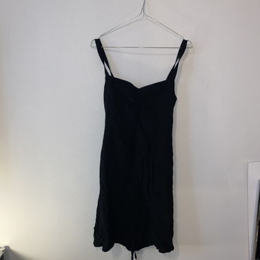 Kleid schwarz mit bindbarem Band am Rücken