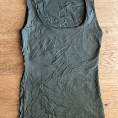 Débardeur vert olive de Zara