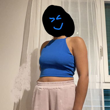 Blaues Top mit gekreuztem Rücken Stradivarius