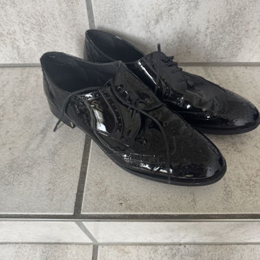 Derby in pelle verniciata