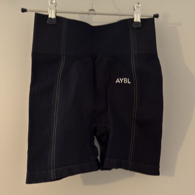 Short de sport AYBL