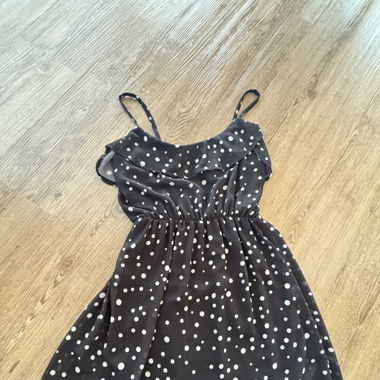 Gepunktetes Minikleid