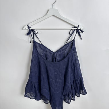 Marineblaues Chiffon-Top mit Blumenmuster