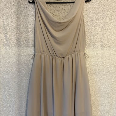 Beiges Sommerkleid