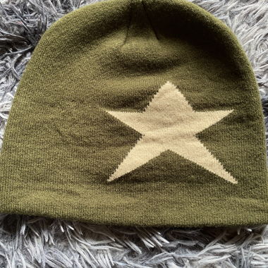 Bonnet olive avec étoile (Beanie)