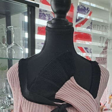 Pull rose et noir 