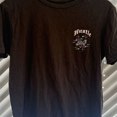 T-shirt Hustle avec imprimé fleuri