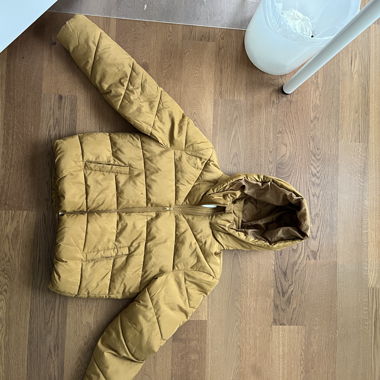 Honey-coloured puffer jacket