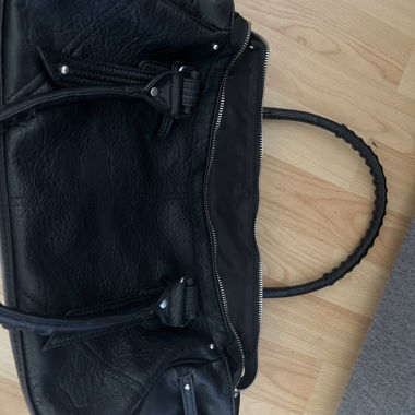 Schwarze Leder-Handtasche