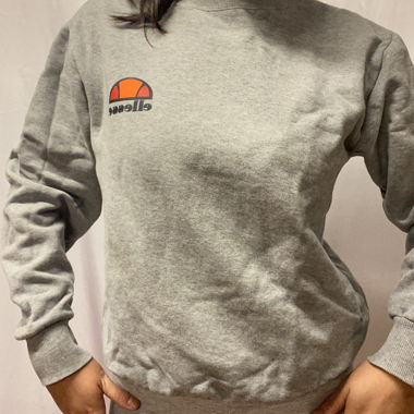 Grauer Ellesse Pullover