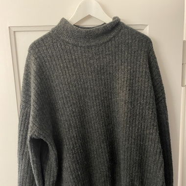 Langer Pullover dunkelgrau