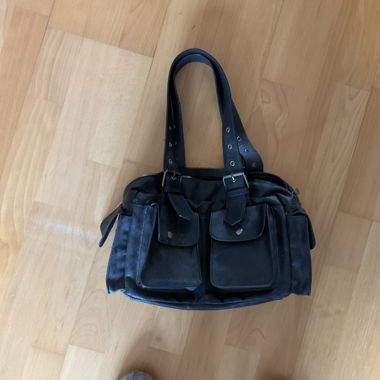 Sac à main en cuir noir