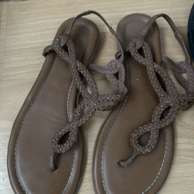 Sandales marron à tresses