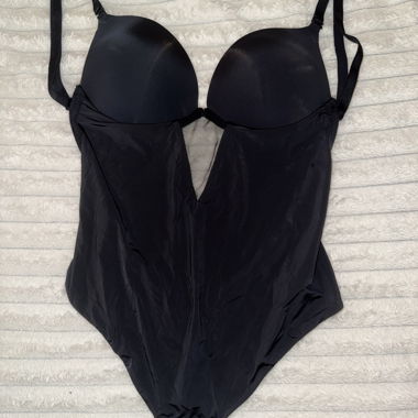 Schwarzer Shapewear-Body 85B
