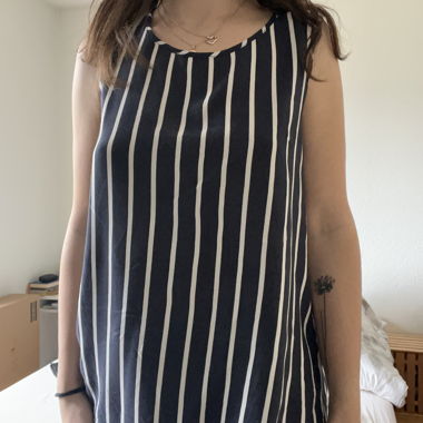 Gestreiftes ärmelloses Top