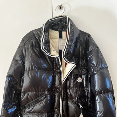 Moncler Gefütterte Jacke mit Glanzoptik