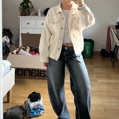giacca di jeans beige di stradivarius