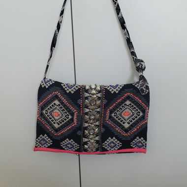 Sac bandoulière brodé