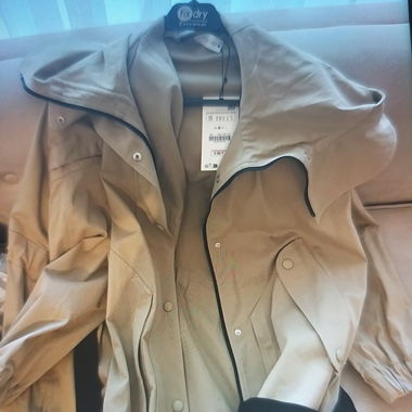 Trenchcoat never worn