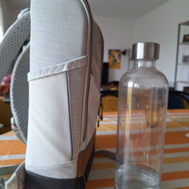 Zaino grigio con inserti in ecopelle