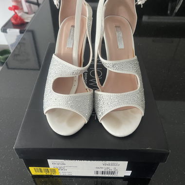Sandali con tacco avorio con strass