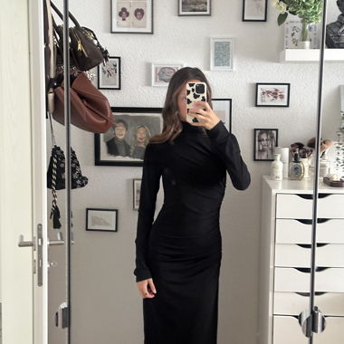 Abito maxi nero arricciato