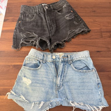 Shorts di jeans strappati