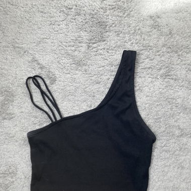 Schwarzes Top